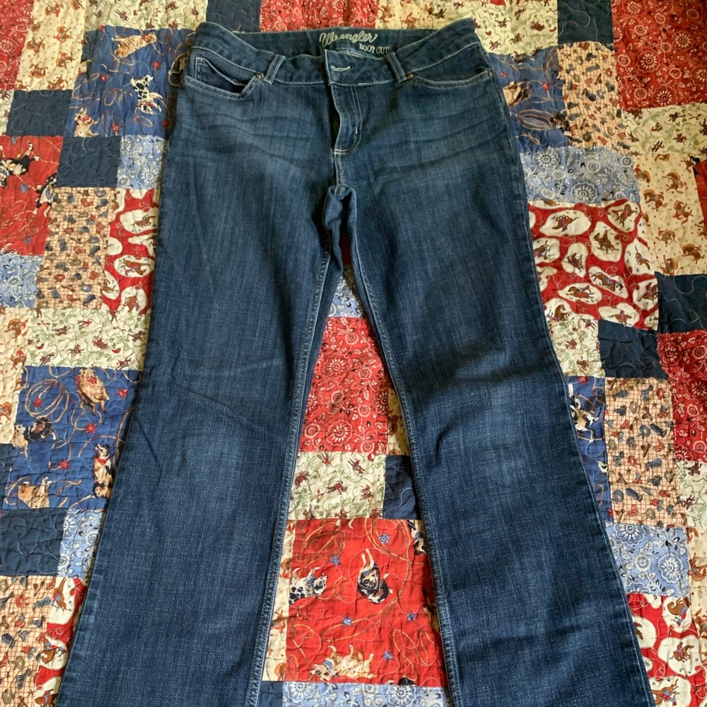 Wrangler women’s’ bootcut jeans! 9x34